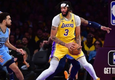 「浓眉受伤打乱湖人布局：开云体育app抛出NBA主力内线缺阵之下让分盘常见大翻盘」