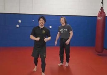 「开云体育官网聚焦UFC指挥之声：教练在角落呐喊何时最具威力，又何时容易适得其反」