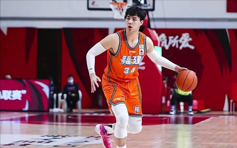 开云体育官网:福建豹发力击败广东宏远,王哲林统治内线
