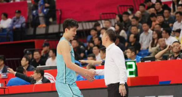 开云体育:广州龙狮大胜吉林东北虎,郭凯内线发威,广州龙狮郭凯现状