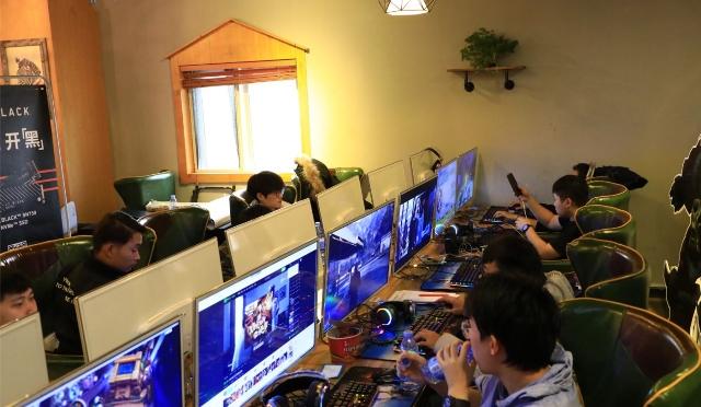 “移动电竞打破设备边界:开云体育app阐述智能手机配置升级为掌上赛事奠定高速增长基石”