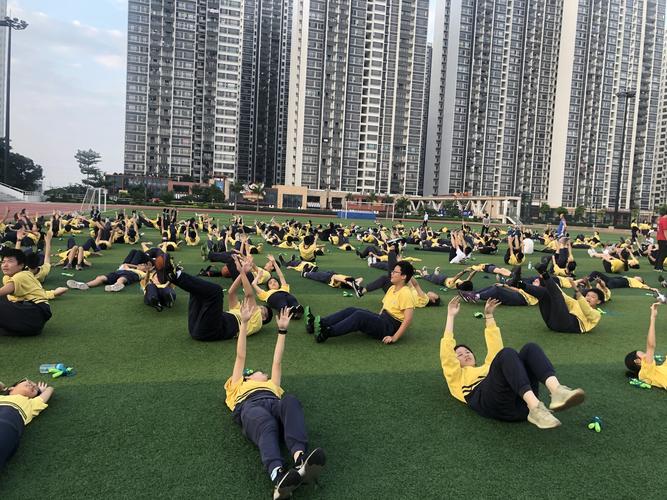 “不断扩充的英雄池:开云体育官网见证职业选手如何一天苦练十小时只为适应版本变动”