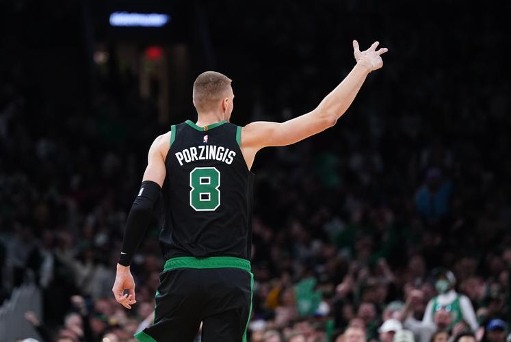 「NBA三分时代全面降临:开云体育app比较全队三分出手和命中率如何影响总分盘口」