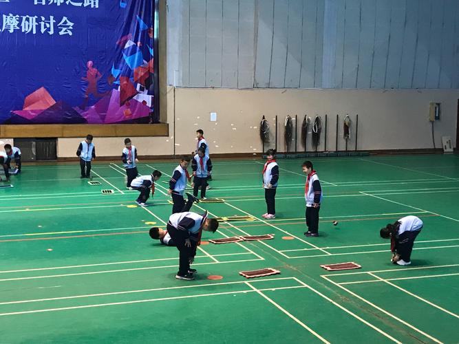 「观摩教学视频:开云体育建议新手先观看免费牌局讲解,少走概念模糊的弯路」